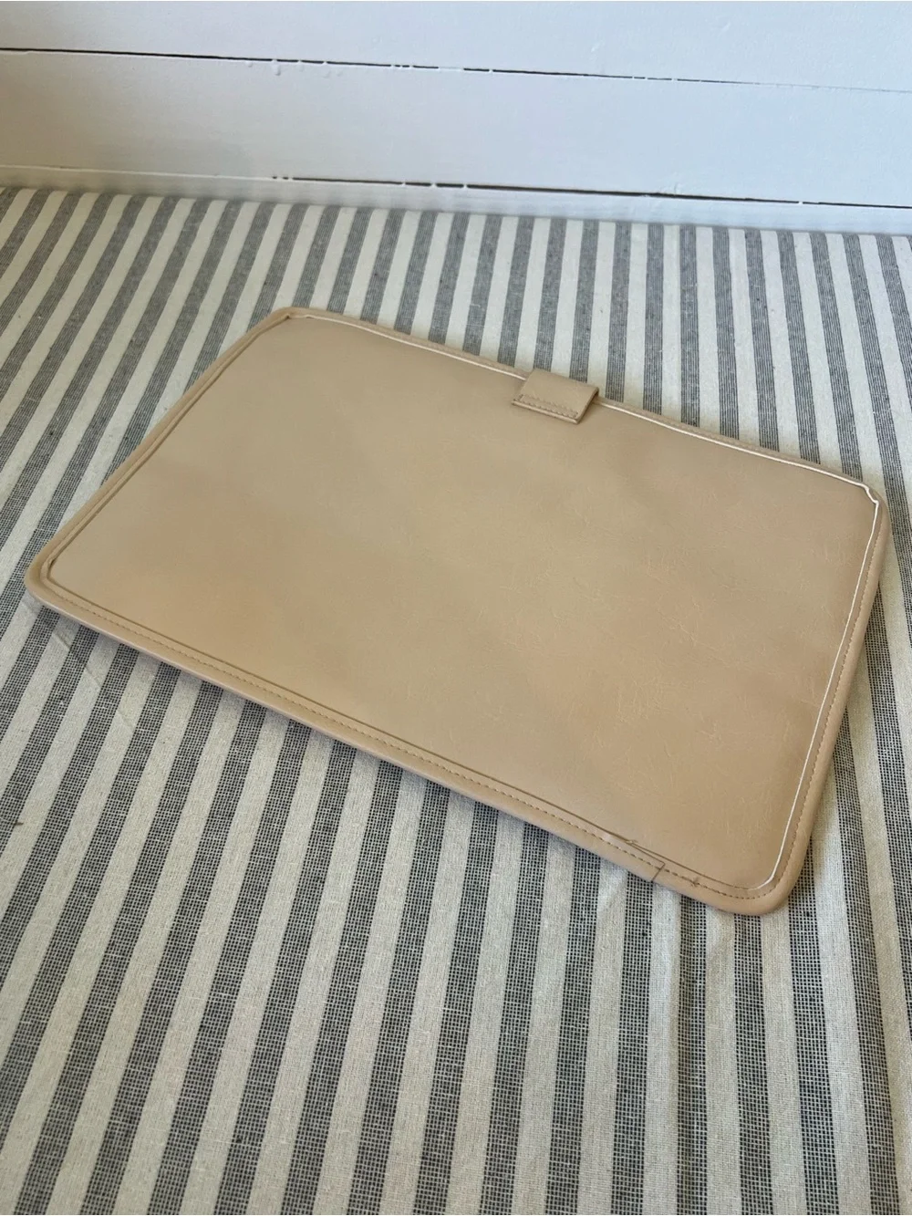 Béis faux leather laptop sleeve